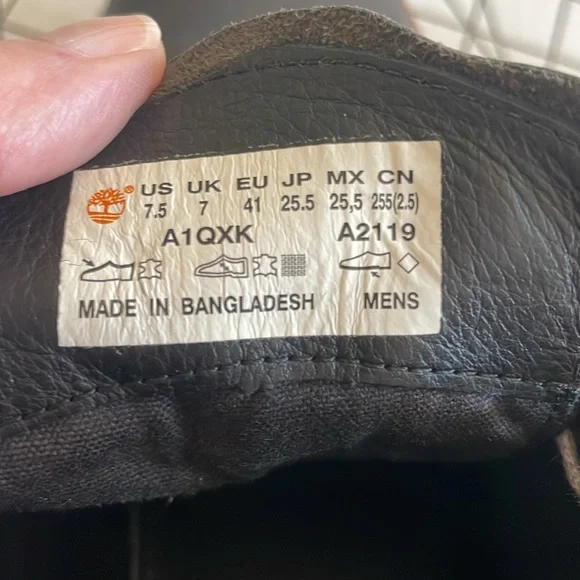 Timberland men’s chukka boots, size 7.5, great used condition black with brown - Picture 5 of 8